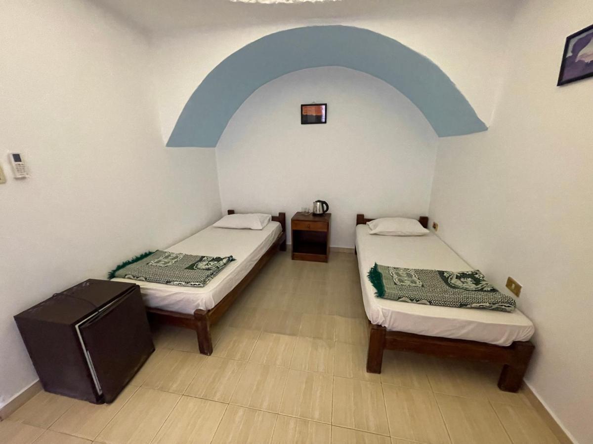 Dolphin Camp Hotel Dahab Buitenkant foto
