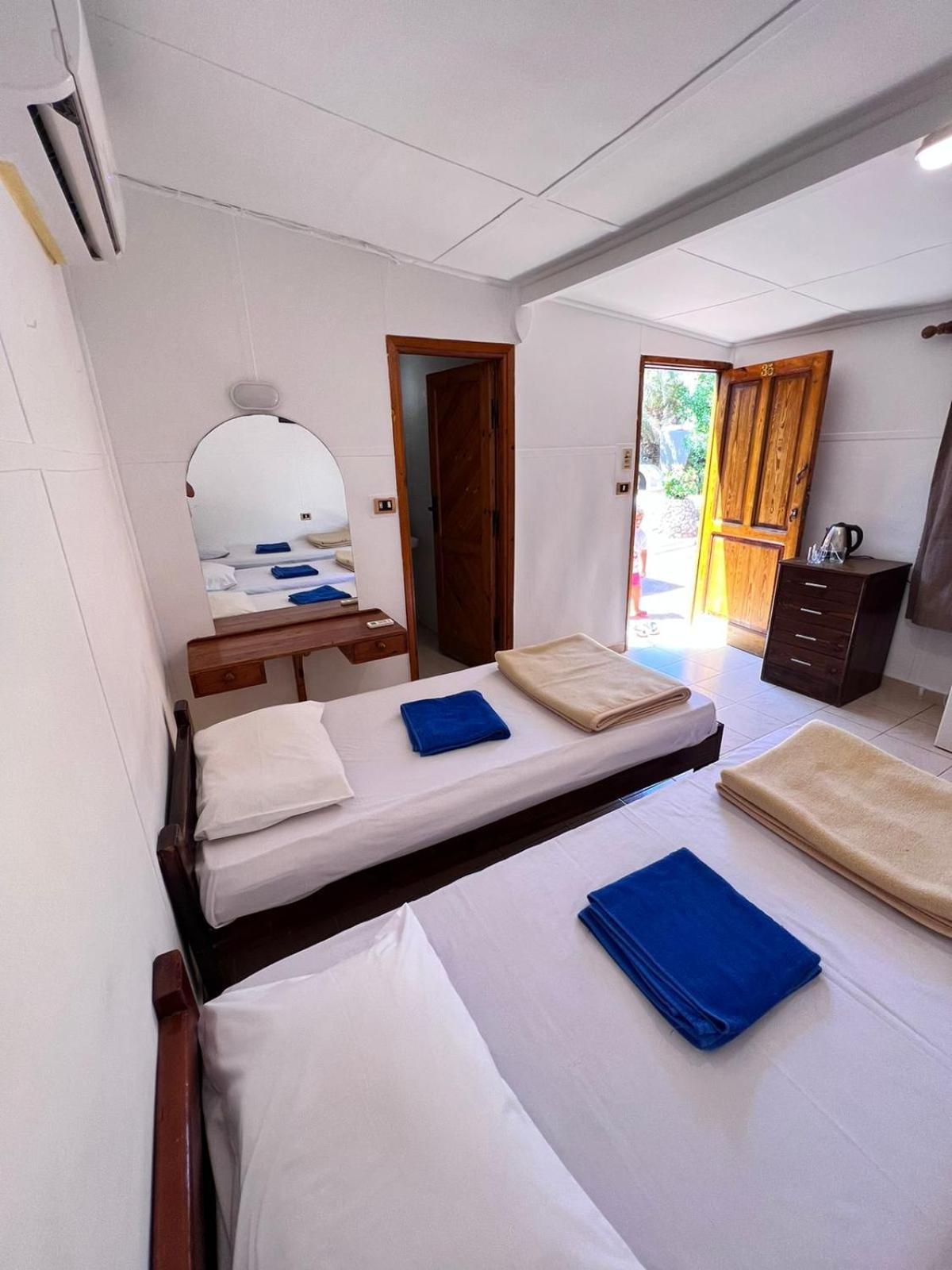 Dolphin Camp Hotel Dahab Buitenkant foto